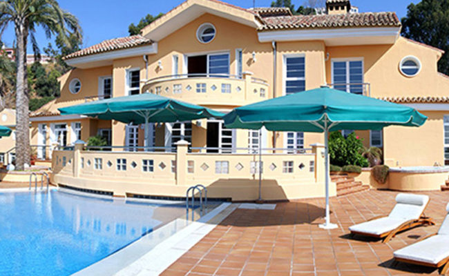 Modern concrete house with a swimming pool, 3D rendering, clear sky.